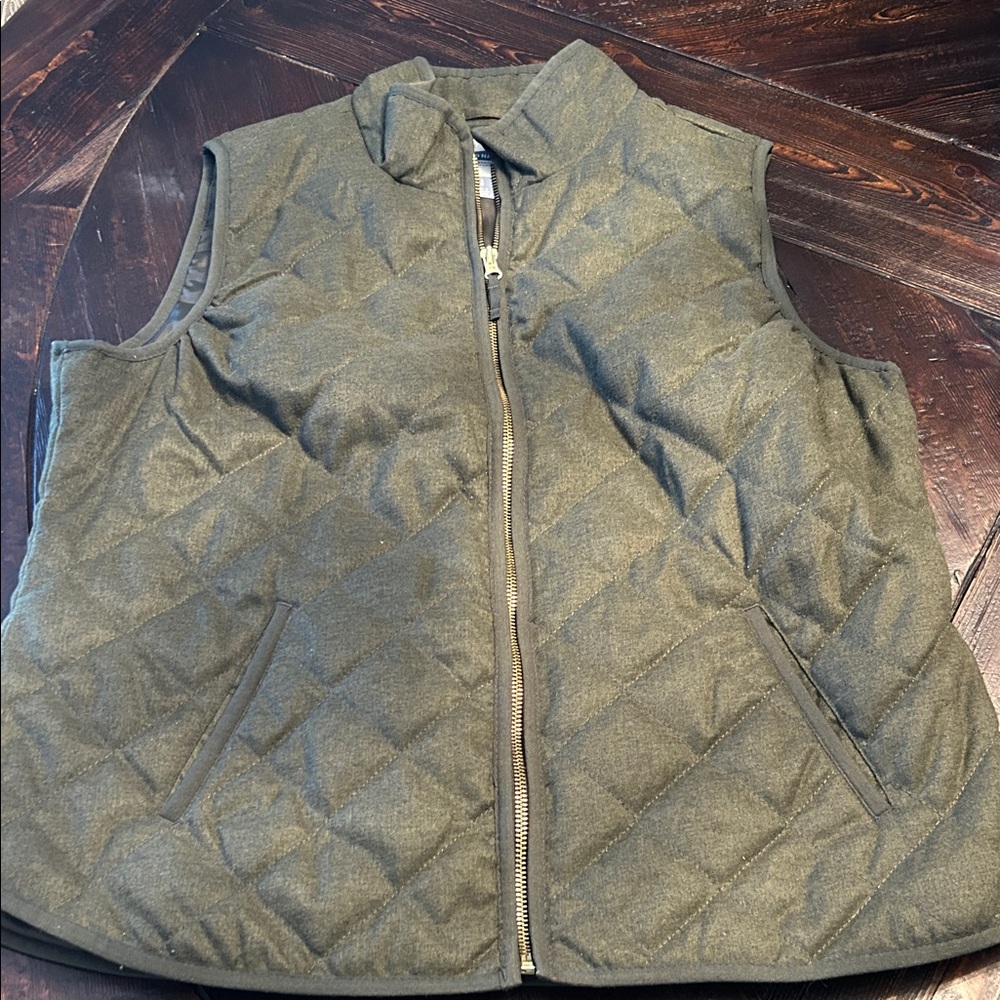 Old Navy Quilted Vest in Dark Gray